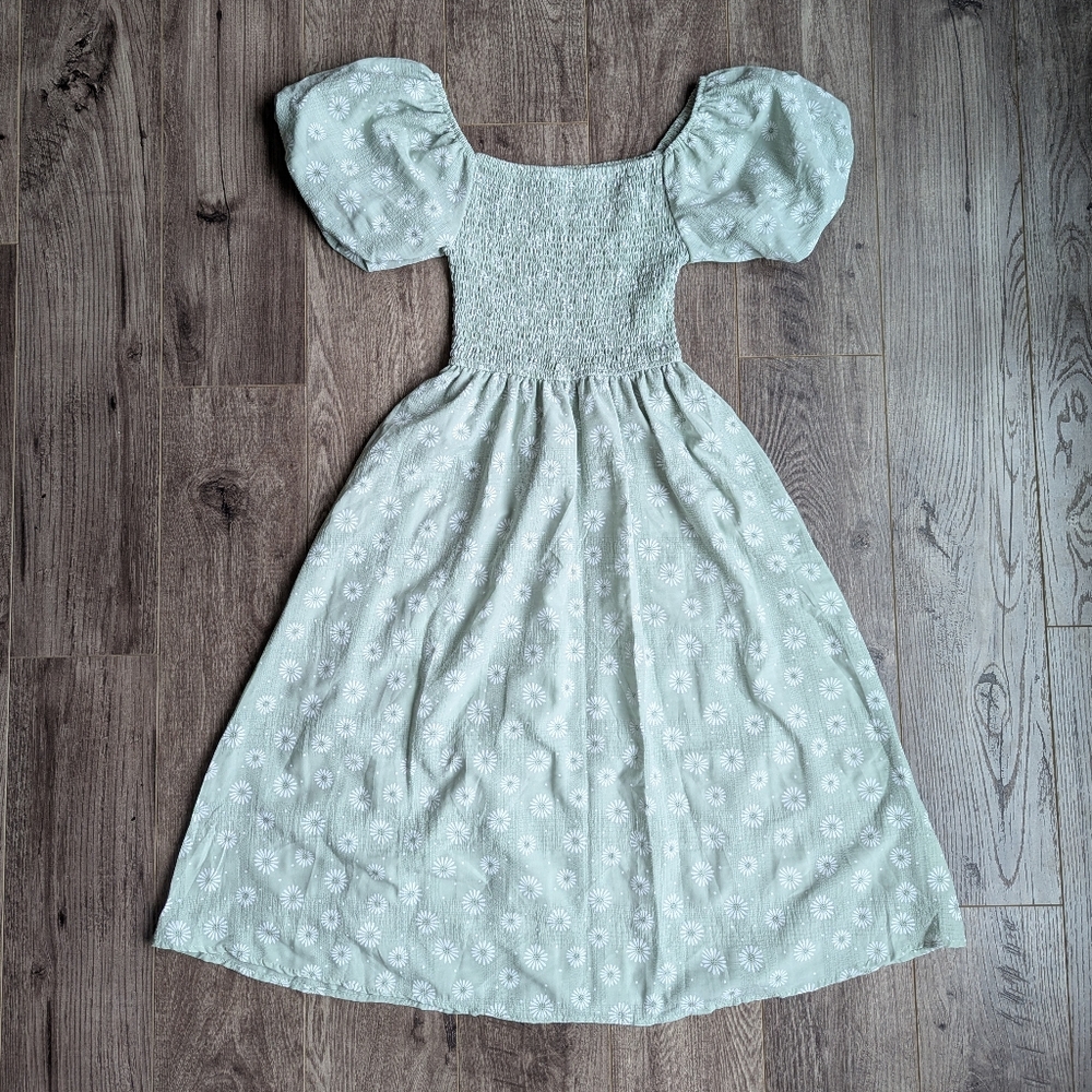 Daisy Floral Puff Sleeve Light Green Dress
